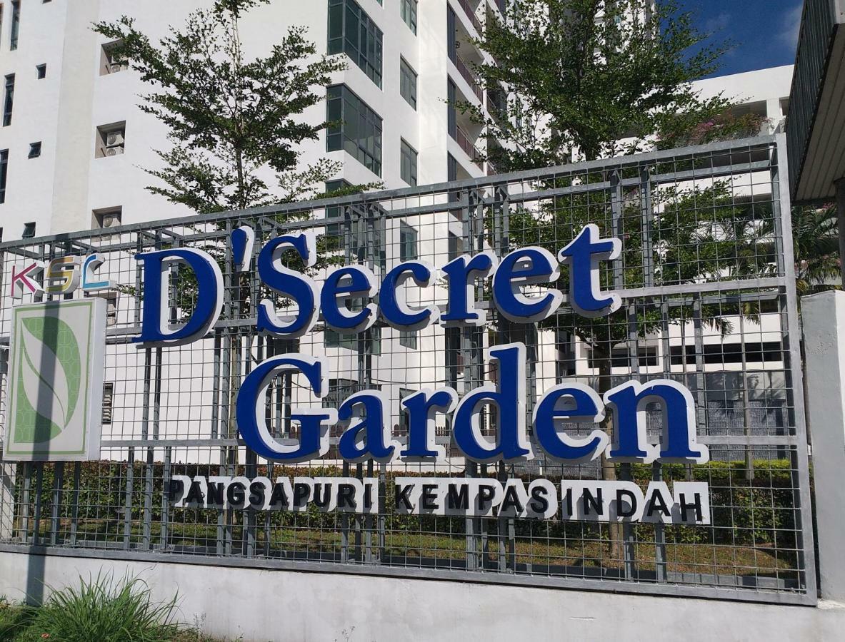 Kempas Indah @ The Secret Garden Homestay Johor Bahru Exterior photo