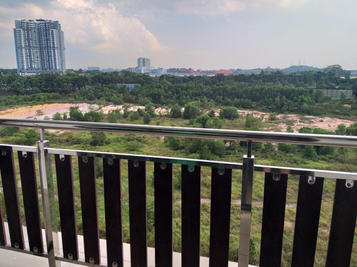 Kempas Indah @ The Secret Garden Homestay Johor Bahru Exterior photo