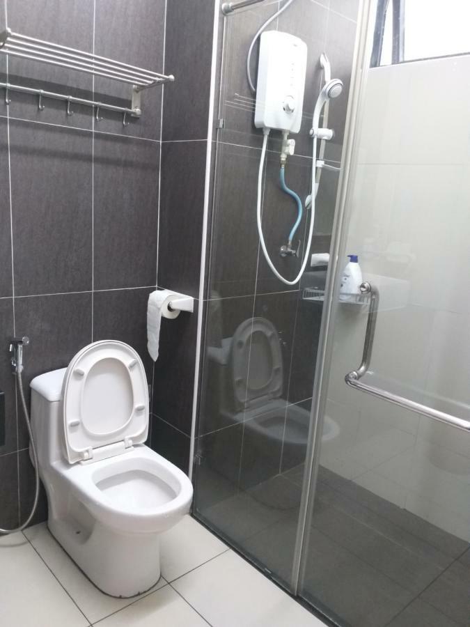 Kempas Indah @ The Secret Garden Homestay Johor Bahru Exterior photo
