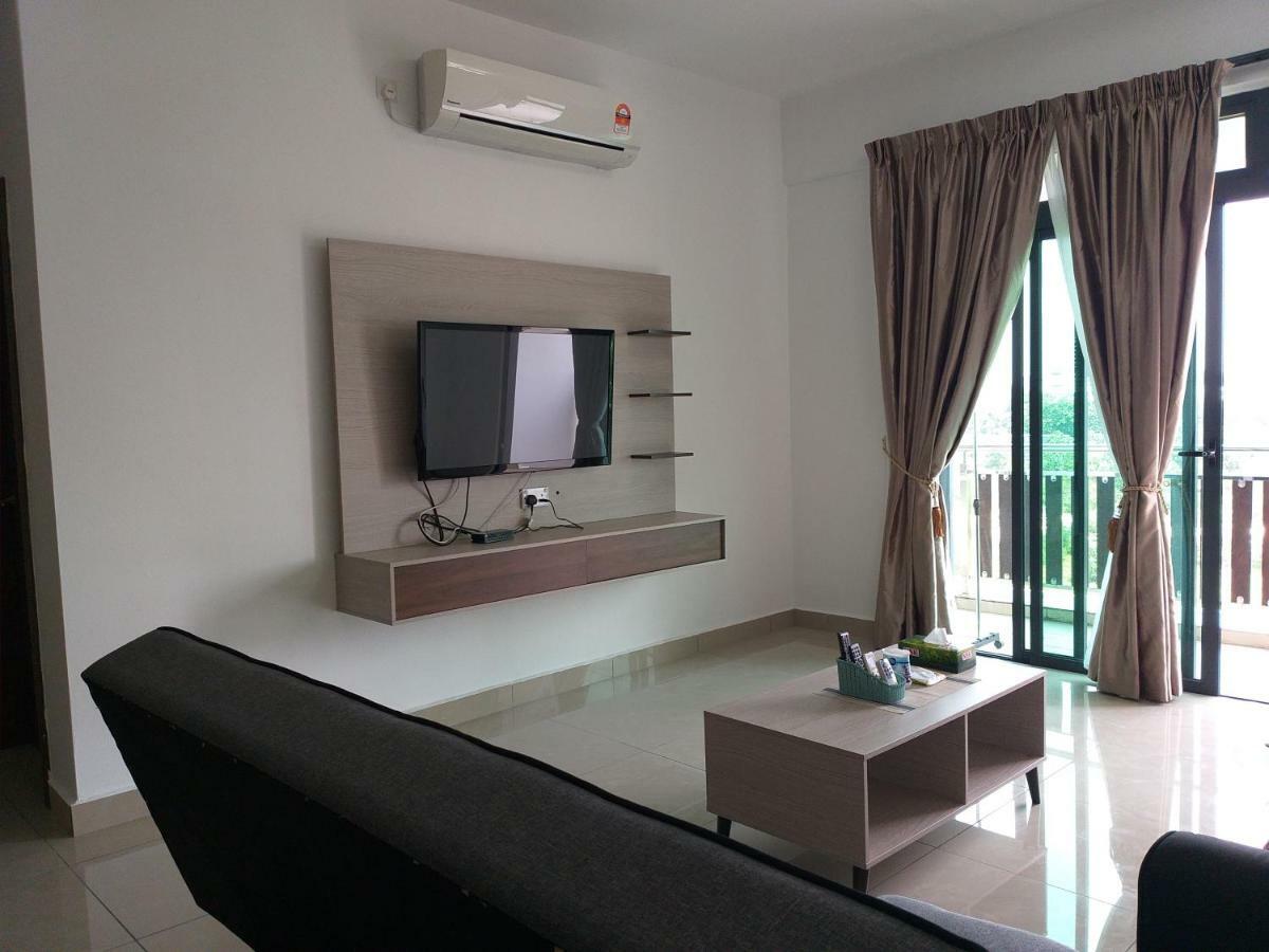 Kempas Indah @ The Secret Garden Homestay Johor Bahru Exterior photo